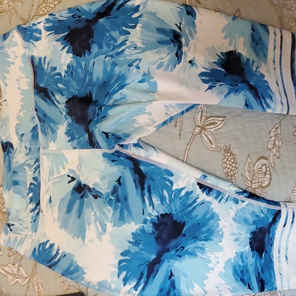 Capris - Picture 2 of 10